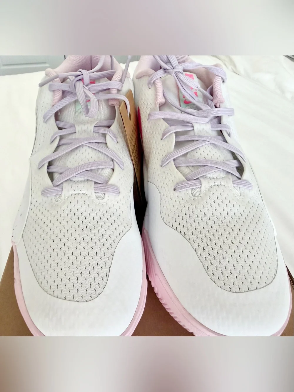 NWOB Nike Hyperquick Womens Volleyball Sneakers White Pink Purple Speckled 9.5